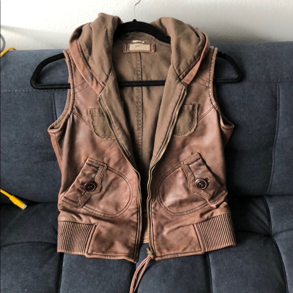 JUNE reversable brown leather best with hood